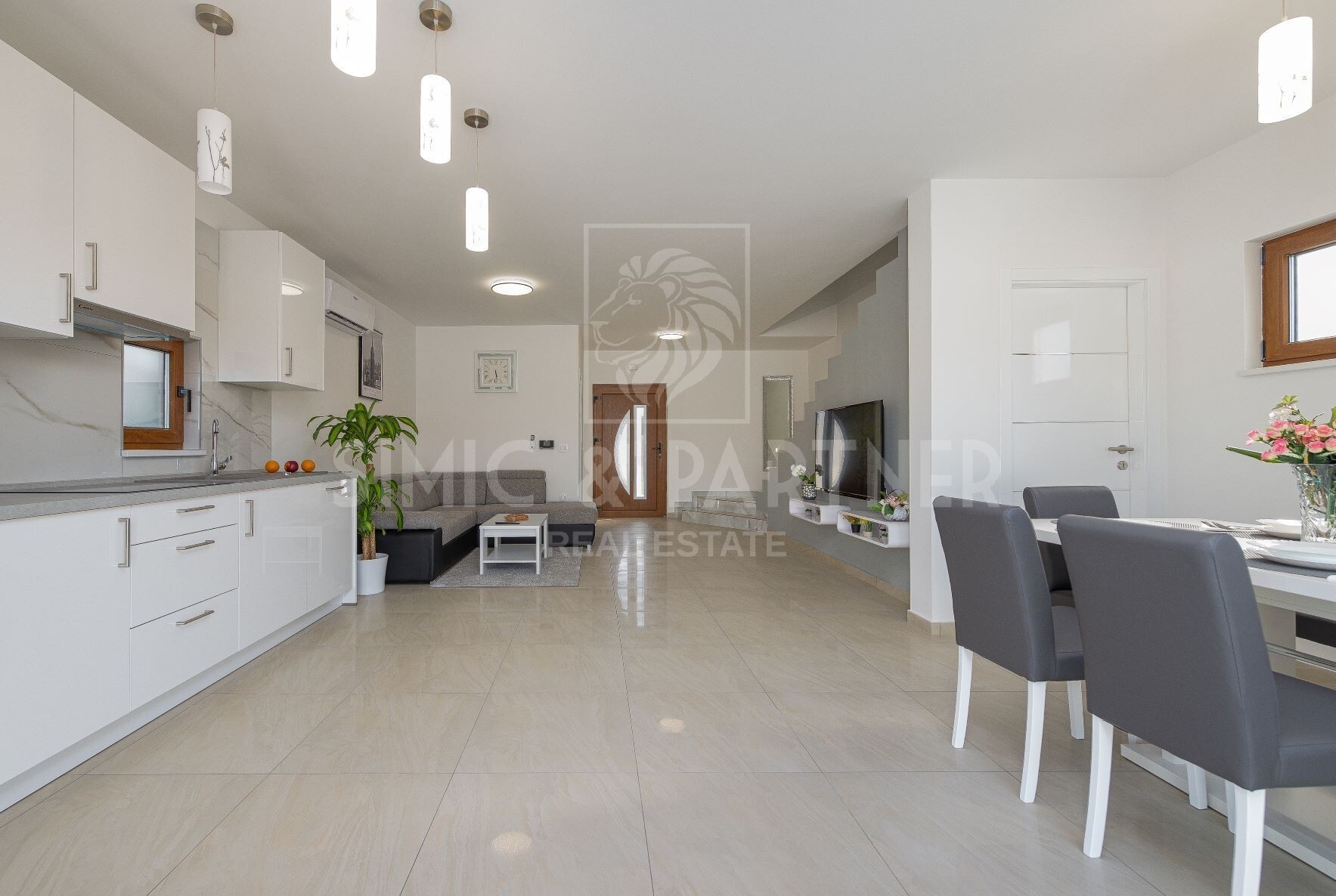 Steinhaus, Verkauf, Nin, Zaton